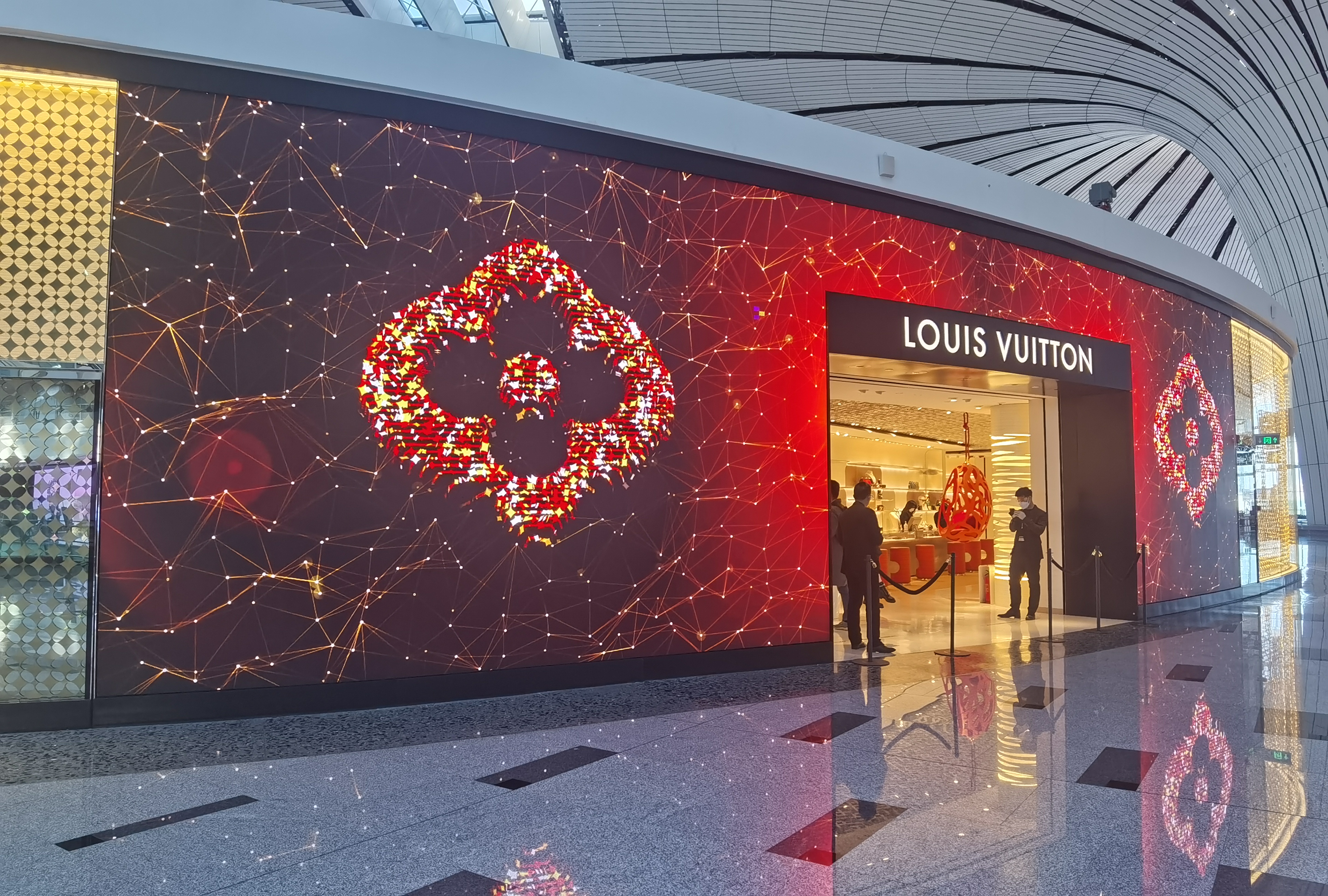 首都機(jī)場LV旗艦店        P1.8      36平米