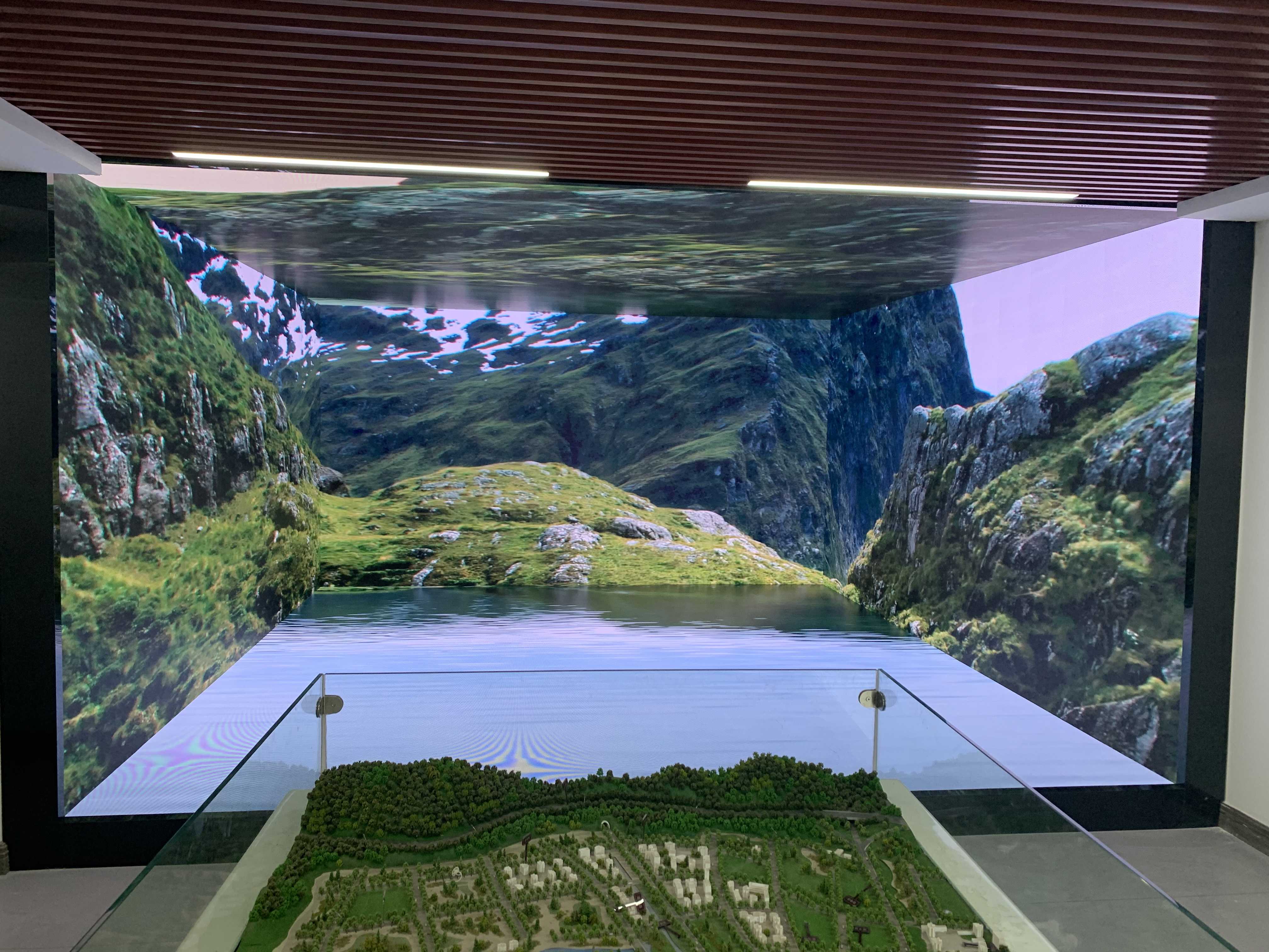 中建海龍展廳五面屏項(xiàng)目，沉浸式顯示屏，正面P2（4.16x2.24）左面P2（4.48x2.24）右面P2（4.48x2.24）天花P2（4.16x4.48）地面P2.5（4.16x4.48）