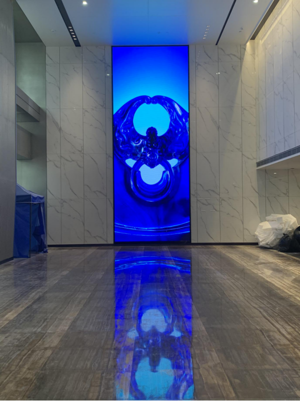 龍崗融媒集團(tuán)文創(chuàng)大廈一樓大堂LED顯示屏展示