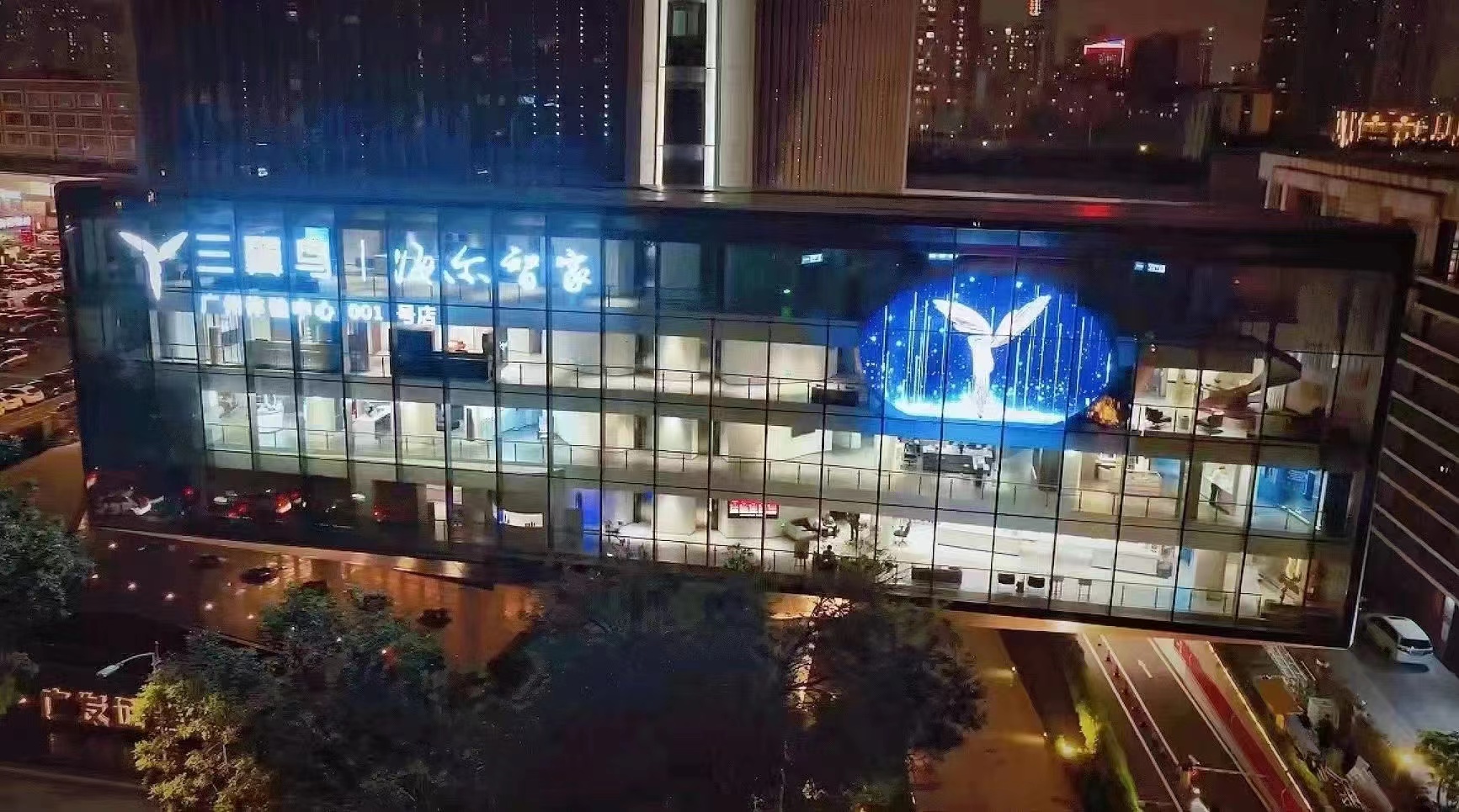 LED透明屏也卷起來啦！在更加細分化的趨勢下能否成為定制產(chǎn)品“主咖”？