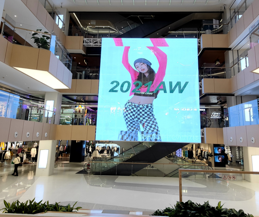 COB冷屏如何引領(lǐng)商場中庭的科技革新