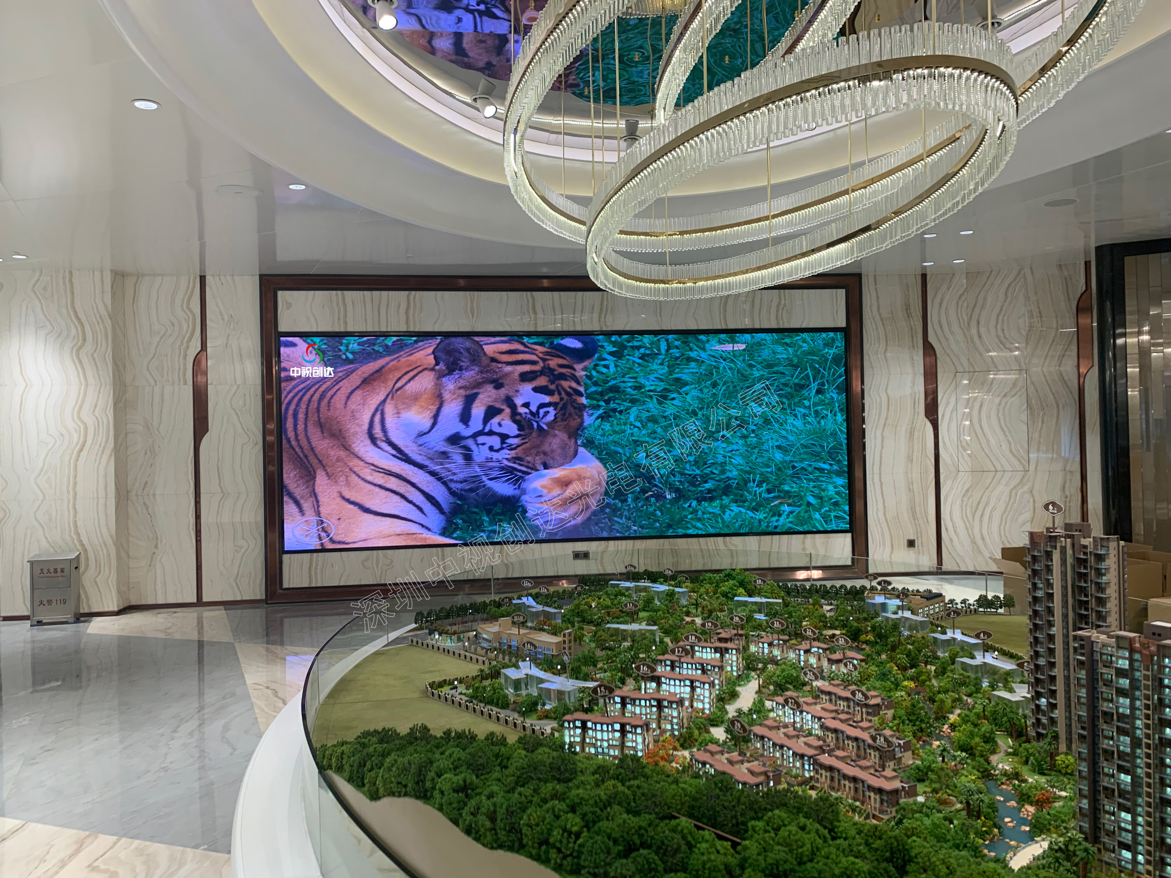 室內(nèi)LED顯示屏怎么選擇？3招教你不踩坑！