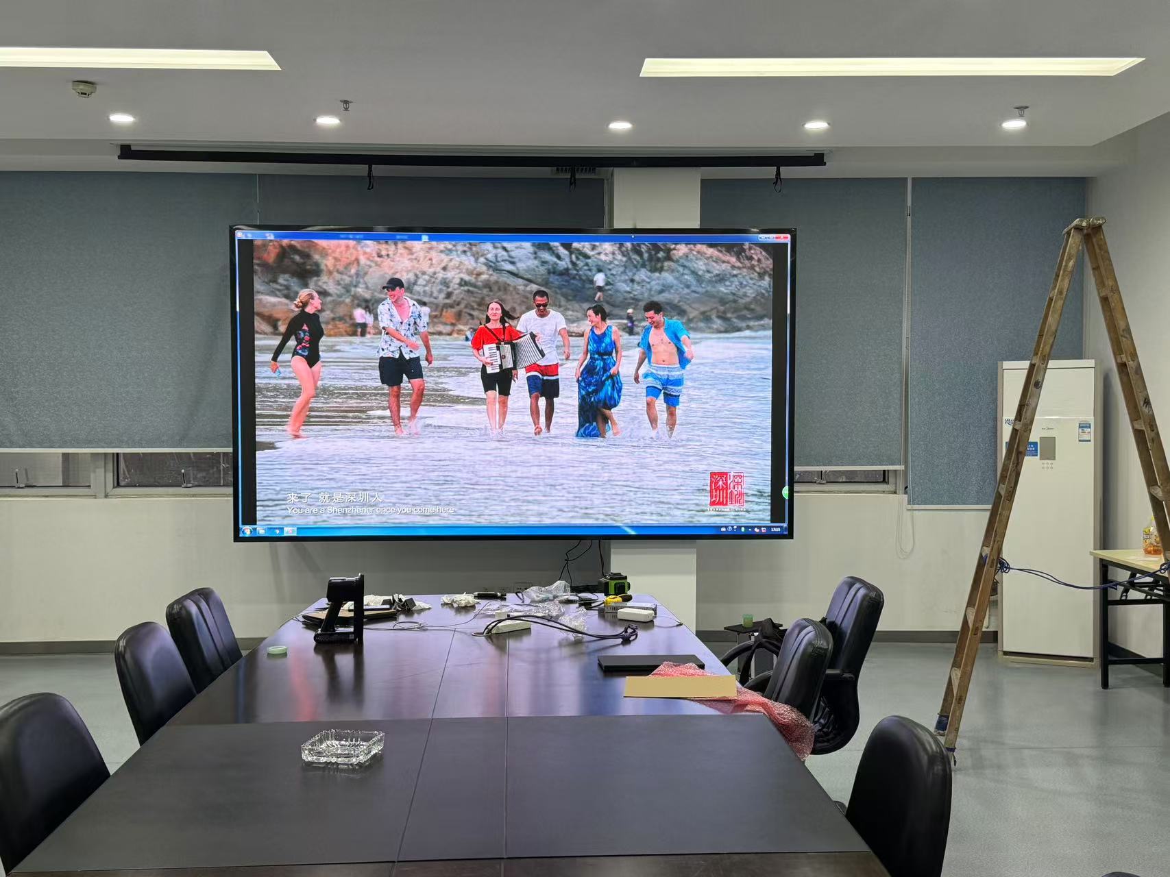 華陽光電廠房會(huì)議室LED屏項(xiàng)目-KC1.8-3.2*1.76米